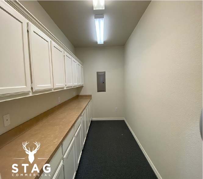 More Photos Of 1206 Bent Oaks Ct, Denton Medical For Lease