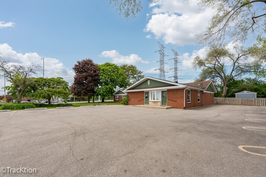 More Photos Of 565 E Saint Charles Rd, Carol Stream Healthcare For Sale