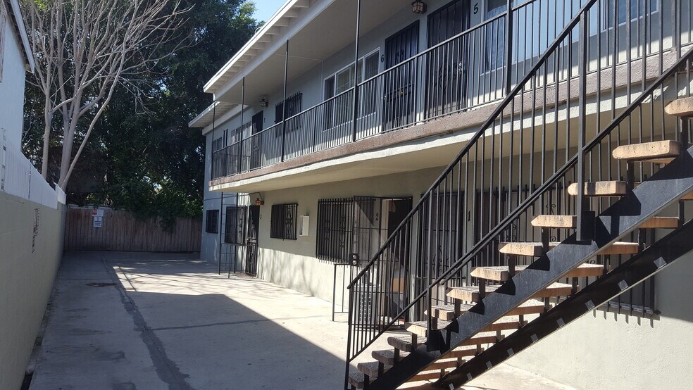 More Photos Of 2216 W Wardlow Rd, Long Beach Apartments For Sale