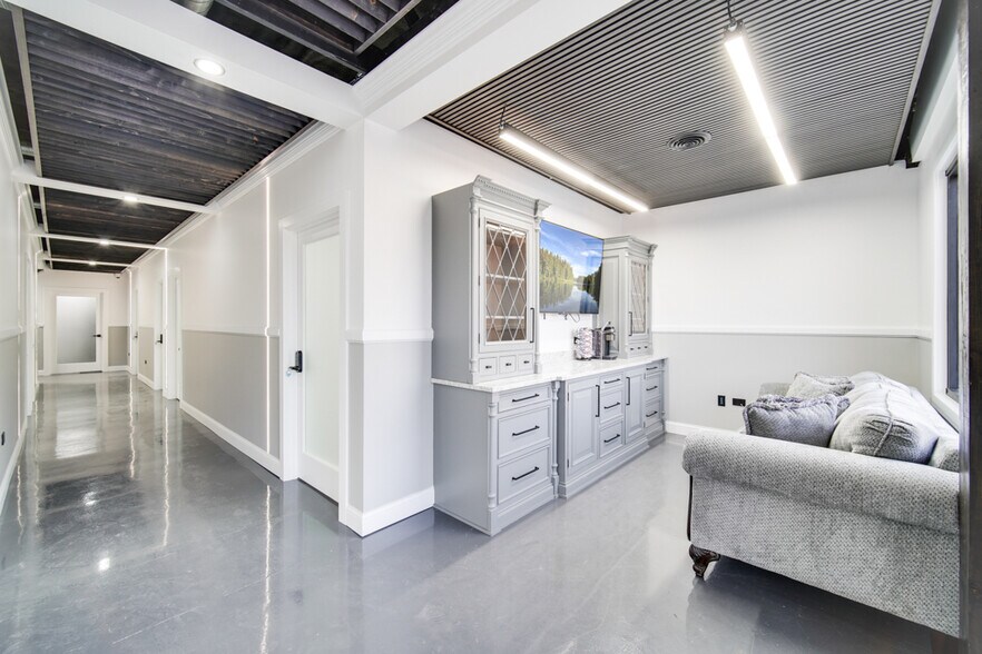 More Photos Of 116-118 S Water St, Wilmington Storefront Retail Office For Sale