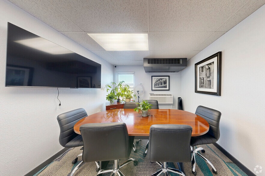 More Photos Of 150 Sheridan Blvd, Denver Office For Sale