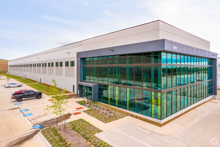 More Photos Of 1230 Highway 114, Roanoke Distribution For Lease