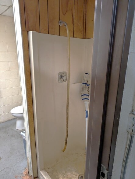 More Photos Of 994 Rhyne Rd, Clover Light Manufacturing For Sale