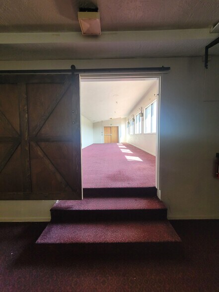 More Photos Of 12300 Old Glenn Hwy, Eagle River Restaurant For Lease