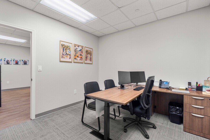 More Photos Of 4920 Pleasant St, West Des Moines Office For Lease