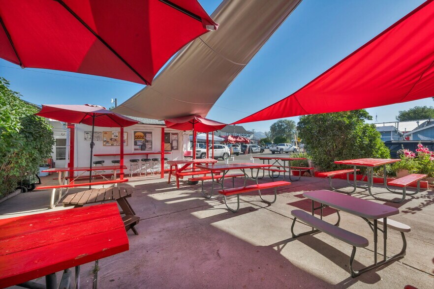 More Photos Of 198 Main St, Bridgeport Restaurant For Sale