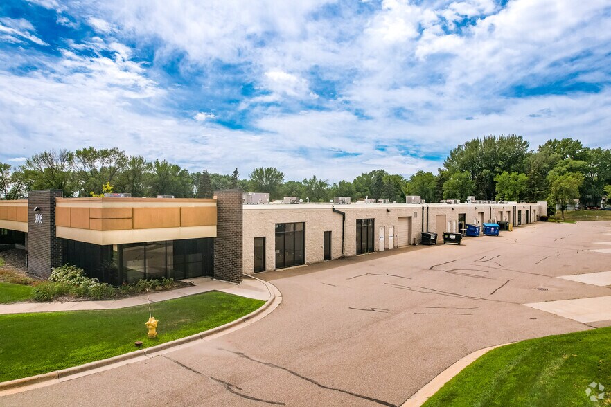 More Photos Of 3850 N Annapolis Ln, Plymouth Unknown For Lease