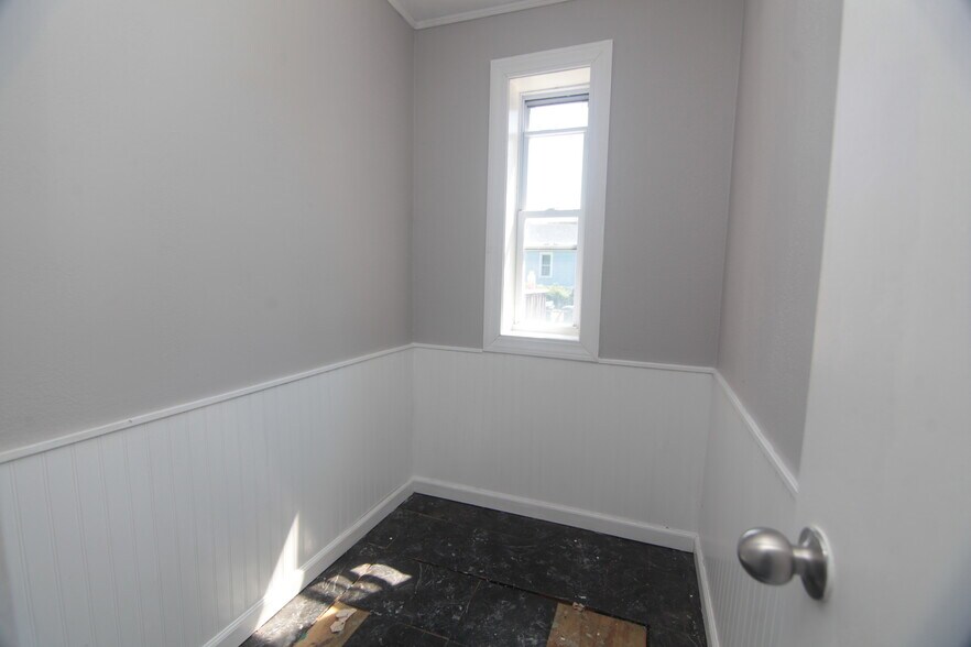 More Photos Of 124 3rd Ave W, Milan Office For Sale