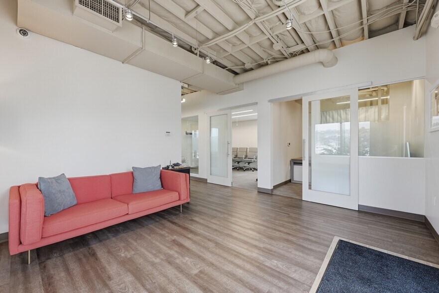 More Photos Of 1551 Shelter Island Dr, San Diego Hotel For Lease