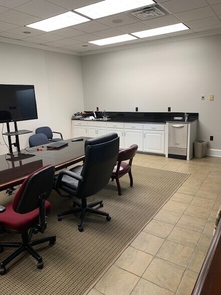 More Photos Of 5702 Mancuso Ln, Baton Rouge Medical For Sale