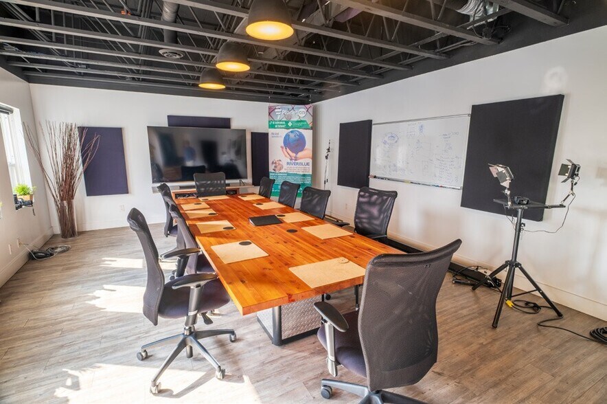 More Photos Of 1090 E Georgia St, Vancouver Warehouse For Sale
