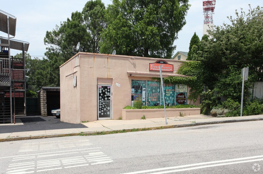 Primary Photo Of 193 Green St, New London Convenience Store For Lease