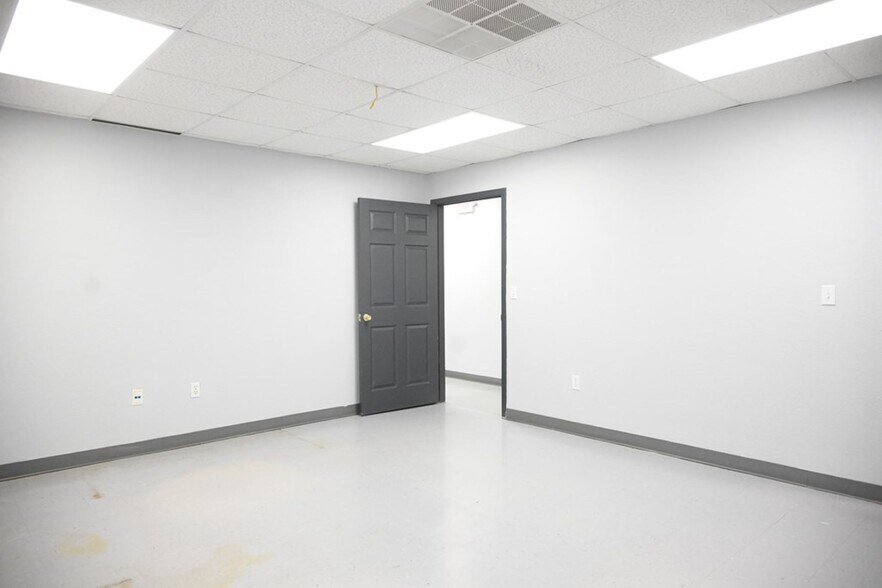 More Photos Of 3611 E State Highway 158, Midland Manufacturing For Sale