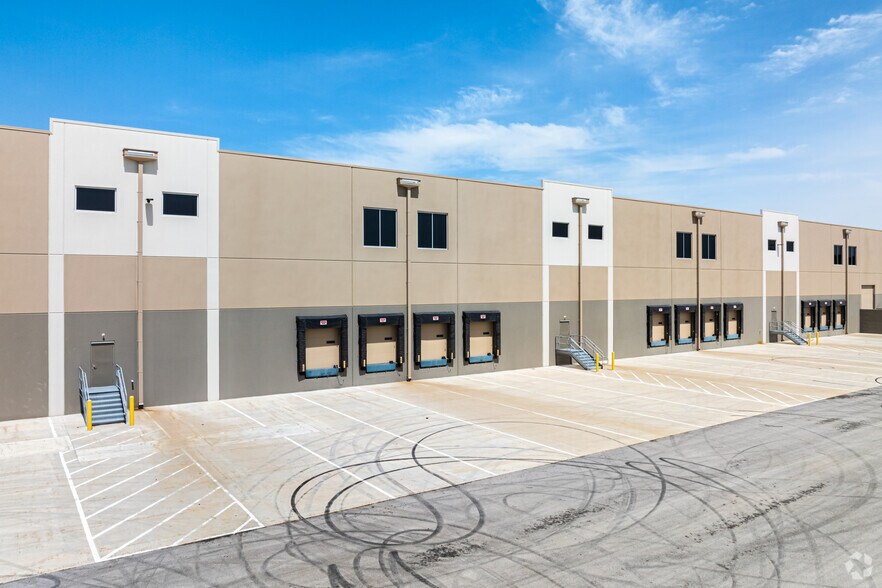 More Photos Of 2500 S Little Blue Pky, Independence Warehouse For Lease