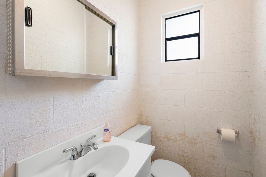 More Photos Of 1995 N Volusia Ave, Orange City Freestanding For Sale