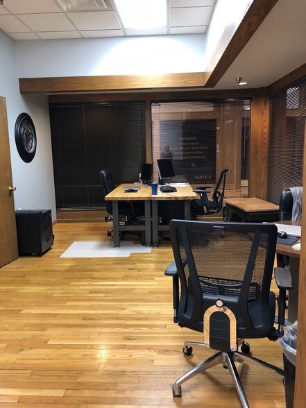 More Photos Of 100 E Park St, Olathe Office For Lease