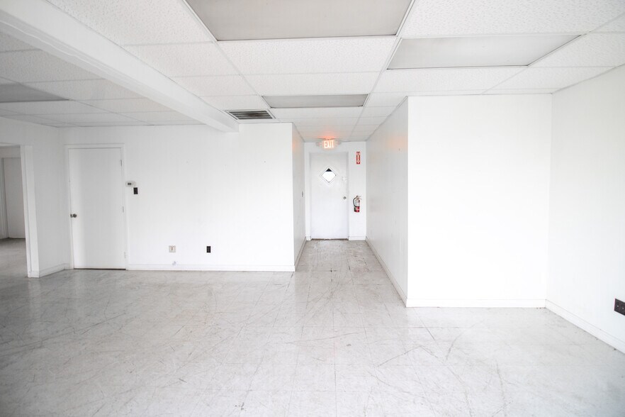 More Photos Of 946 S State Road 32, Union City Manufacturing For Lease