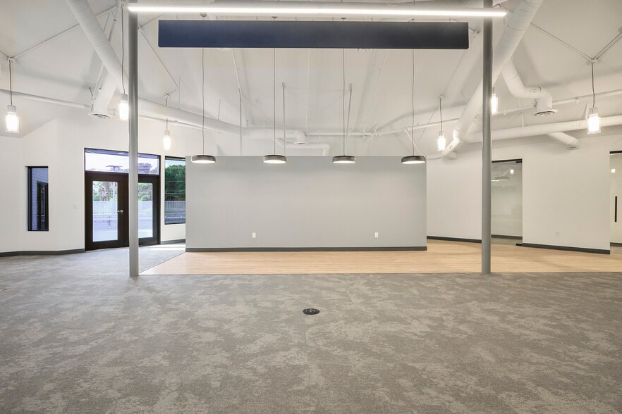 More Photos Of 3900-3910 Paradise Rd, Las Vegas Storefront Retail Office For Lease