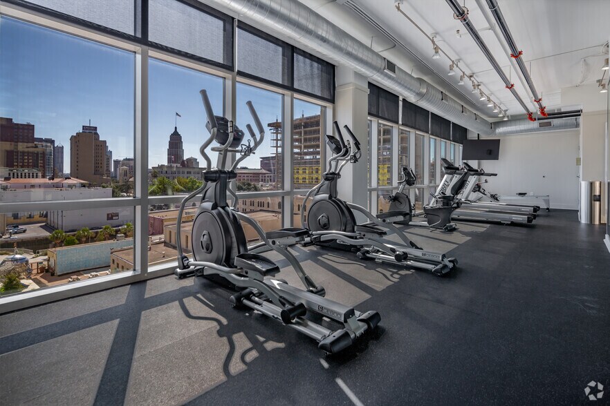 More Photos Of 100 N Santa Rosa St, San Antonio Apartments For Lease