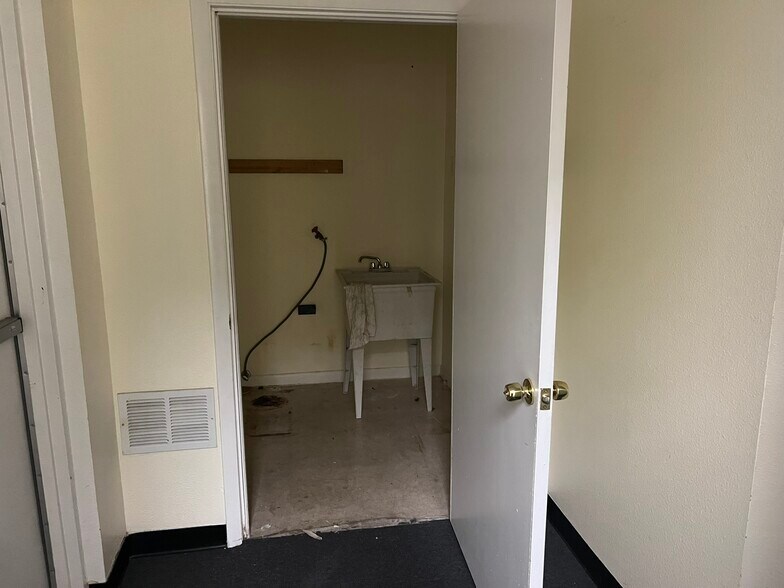 More Photos Of 4740-4780 US Highway 19, New Port Richey Unknown For Lease