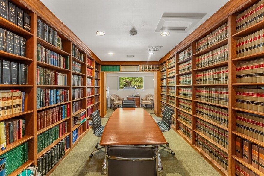 More Photos Of 525 N Harbor City Blvd, Melbourne Office For Sale