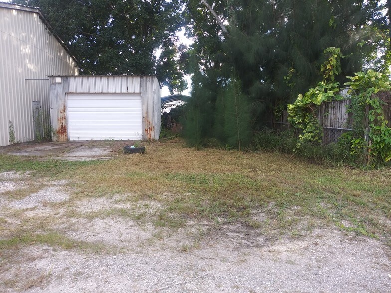 More Photos Of 5017 N Coolidge Dr, Tampa Warehouse For Lease