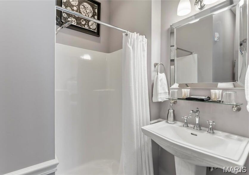 More Photos Of 876 W State St, Jacksonville Hospitality For Sale