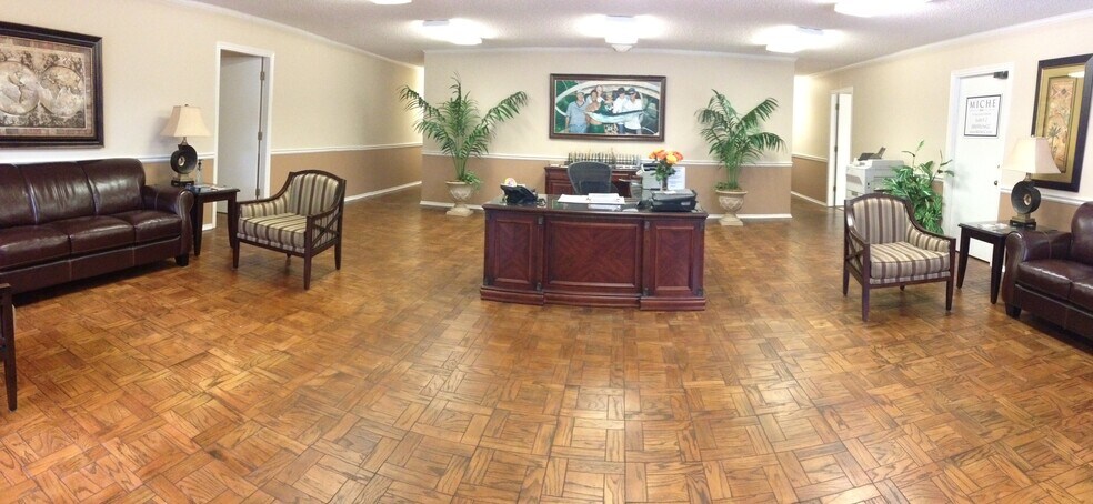 More Photos Of 6706 N 9th Ave, Pensacola Medical For Lease
