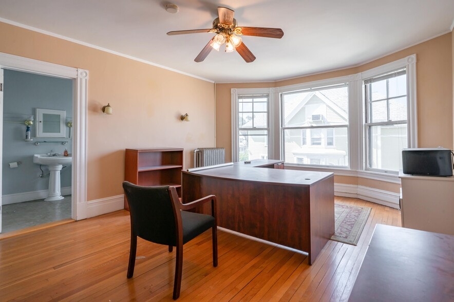 More Photos Of 121 Bay St, Manchester Loft Creative Space For Sale