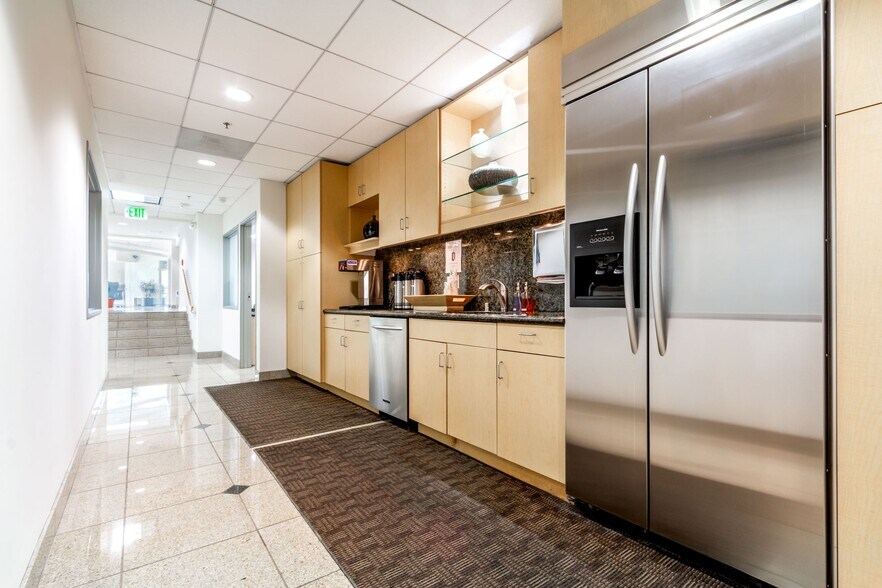 More Photos Of 2901 W Coast Hwy, Newport Beach Office For Lease