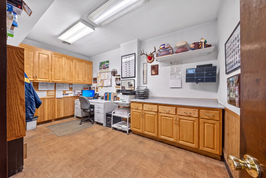More Photos Of 5009 Xerxes Ave S, Minneapolis Auto Repair For Sale