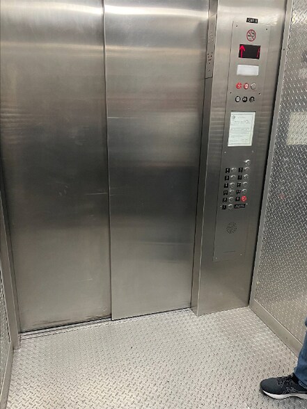 More Photos Of 345 N Loomis St, Chicago Loft Creative Space For Sale