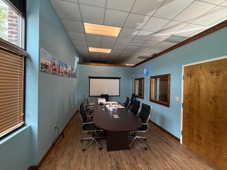 More Photos Of 15 Pelham Rd, Greenville General Retail For Lease