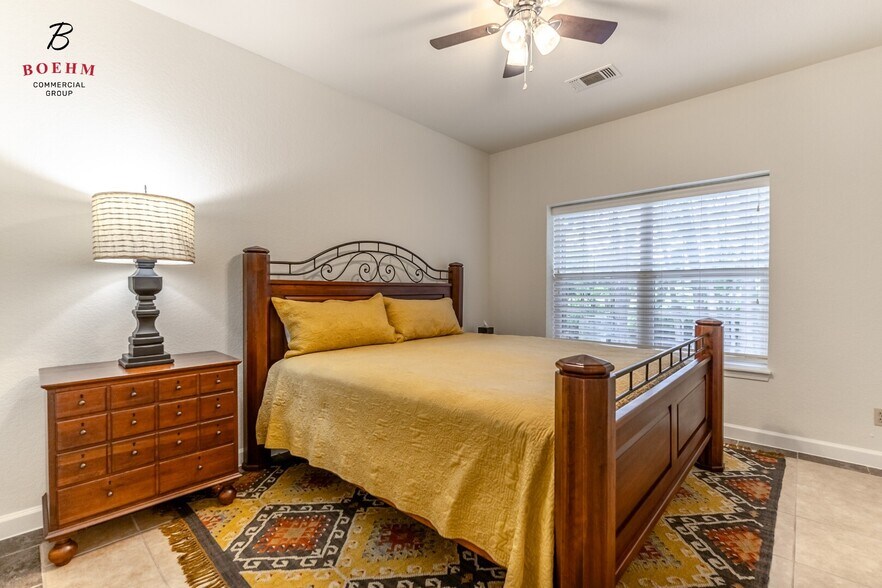 More Photos Of 50500 Interstate 10 W, Comfort Office For Sale