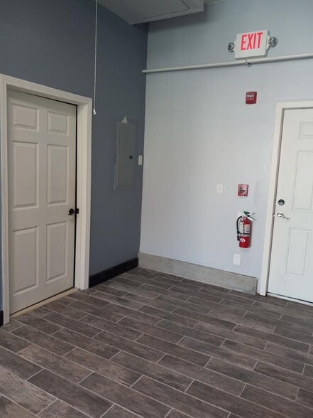 More Photos Of 221-223 N Broadway, Salem Freestanding For Sale