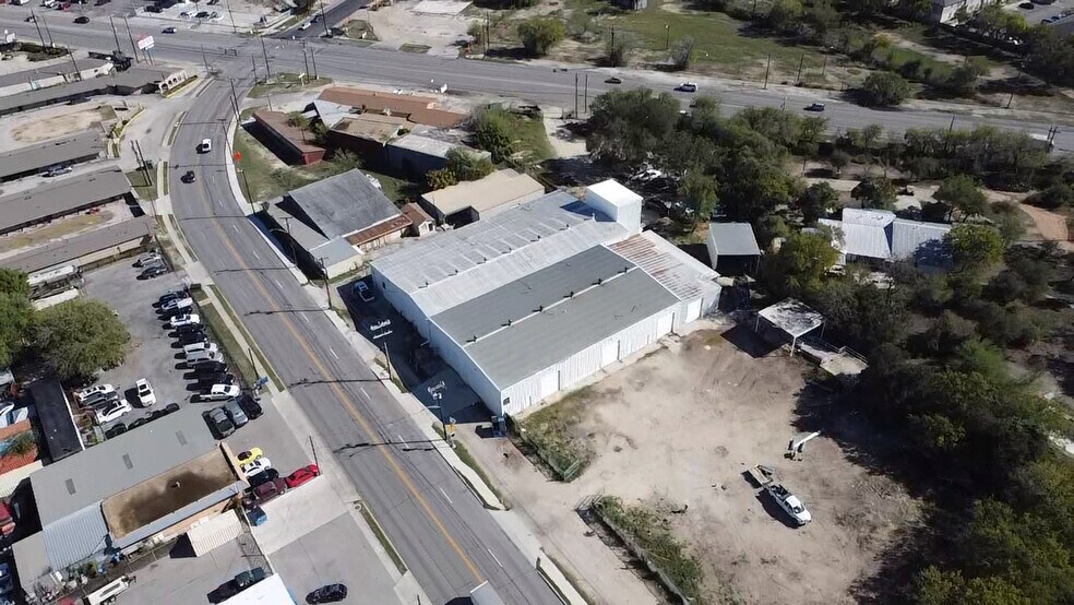More Photos Of 2833 Roosevelt Ave, San Antonio Warehouse For Lease
