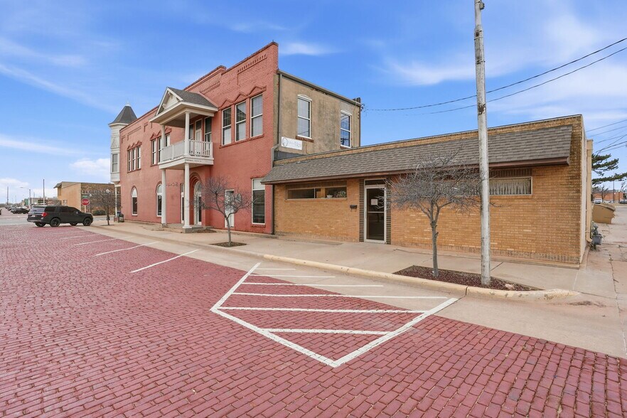 More Photos Of 115 N Jefferson Ave, Elk City Office For Sale