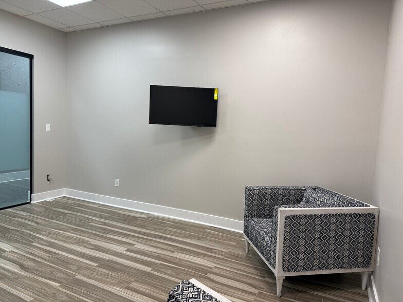 More Photos Of 1004 Fifth Ave, Coraopolis Storefront For Lease