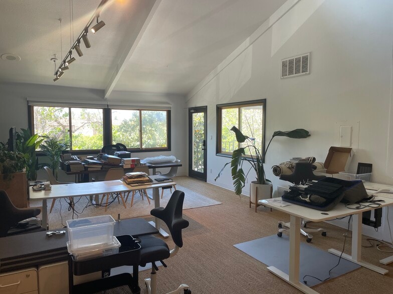 More Photos Of 2482 Newport Blvd, Costa Mesa Loft Creative Space For Lease