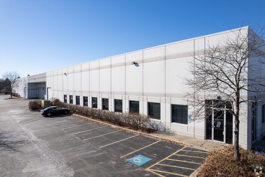 More Photos Of 595 Lakeview Pky, Vernon Hills Warehouse For Lease