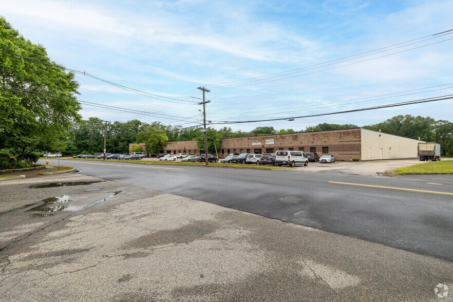 More Photos Of 192-198 Vanderbilt Ave, Norwood Warehouse For Lease