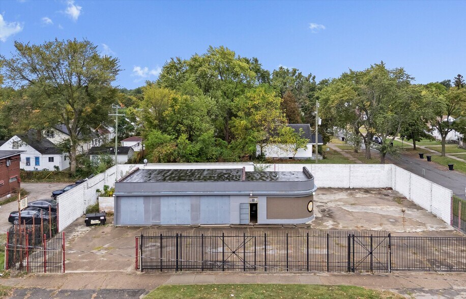 More Photos Of 1750 E State Fair, Highland Park Auto Repair For Lease