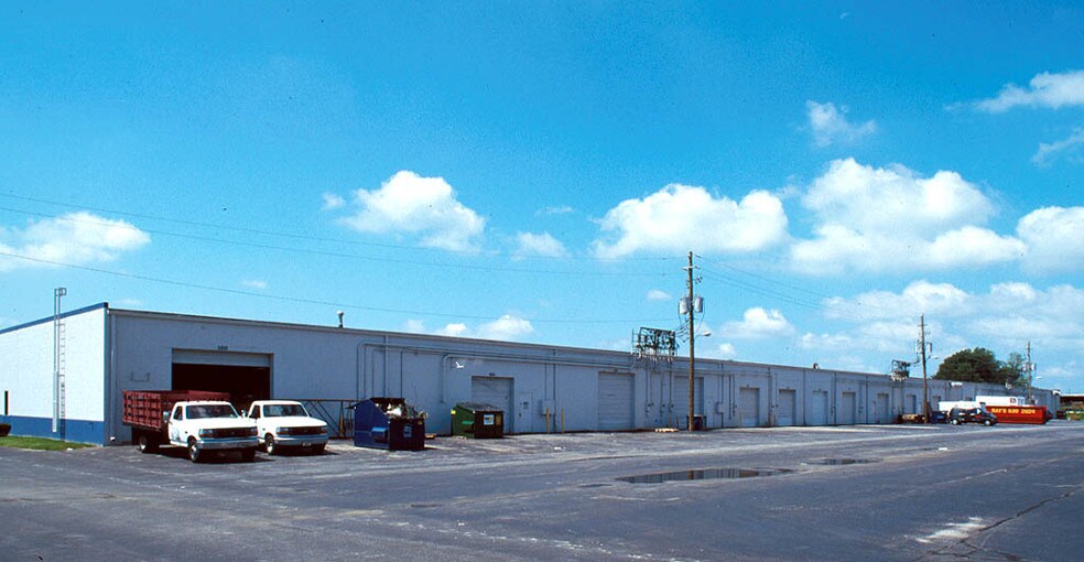 More Photos Of 5303-5331 W 86th St, Indianapolis Unknown For Lease