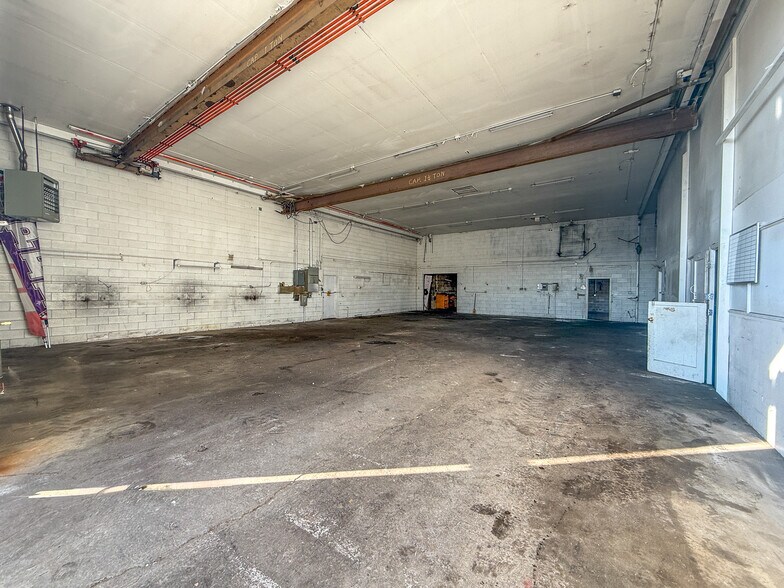 More Photos Of 937 NW Beaver St, Prineville Service For Sale