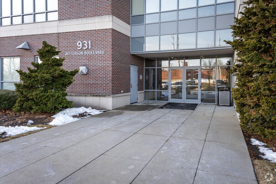 More Photos Of 931 Jefferson Blvd, Warwick Office For Lease