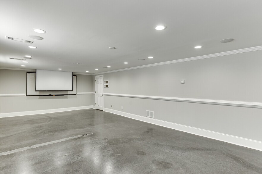 More Photos Of 55 Scott St, Buford Office For Lease