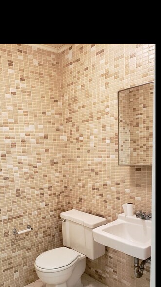 More Photos Of 1310 Industrial Blvd, Southampton Warehouse For Lease