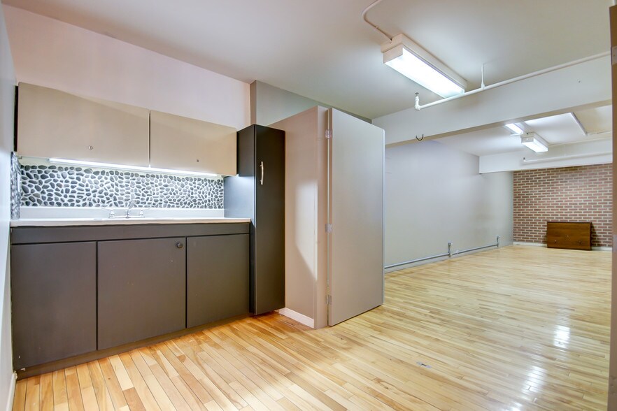 More Photos Of 75 Prom Du Portage, Gatineau Storefront Retail Office For Sale