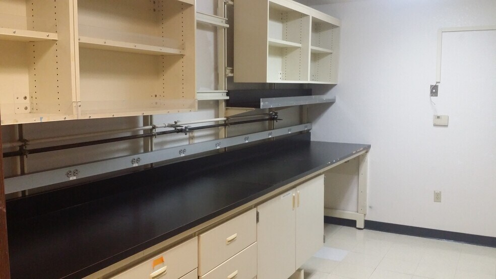 More Photos Of 1910-1920 5th St, Davis Light Manufacturing For Lease