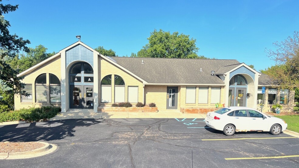 Primary Photo Of 305 N Pontiac Trail, Walled Lake Office For Lease